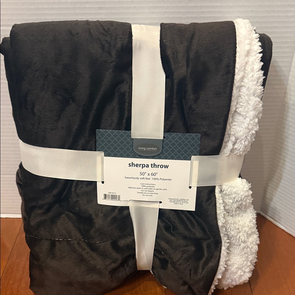 Living comfort Sherpa plush Throw Blanket Brown and White 50x60” new